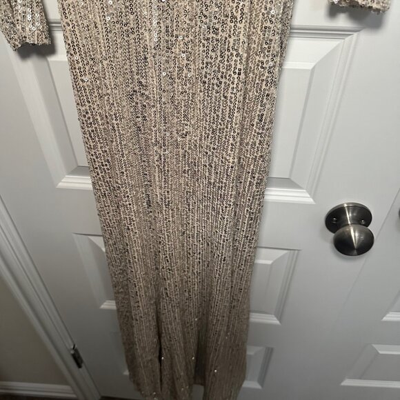 Mac Duggal Sequined Criss Cross Long Sleeve Gown Size 2 - Picture 9 of 11